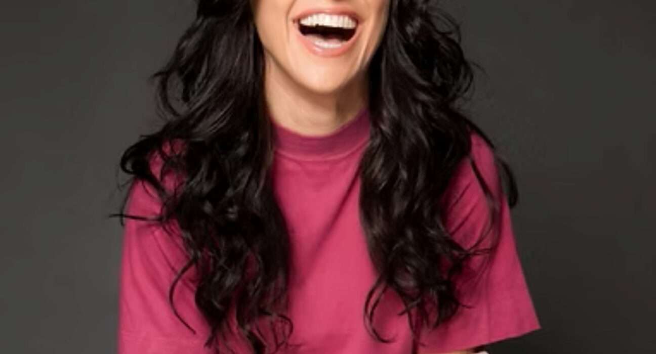 Rafael Portugal se apresenta no Qualistage com abertura de Priscila Castello Branco Teatro