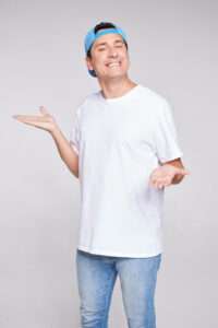 Rafael Portugal se apresenta no Qualistage com abertura de Priscila Castello Branco Teatro