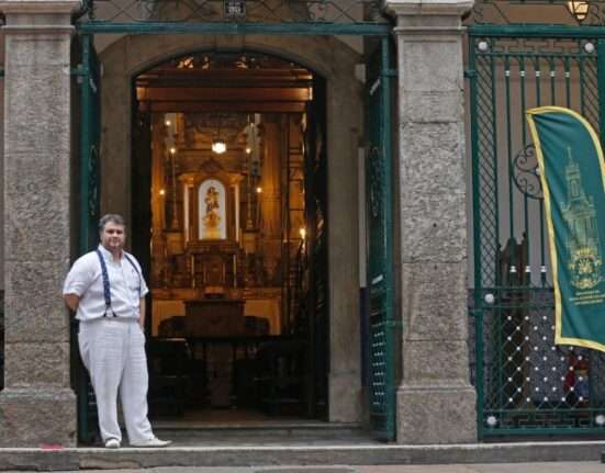 Lava-pés, Paixão, Aleluia e Páscoa, na igrejinha da Lapa dos Mercadores Rio de janeiro