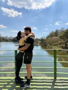 Michelle Barros e Shia Phoenix entram no mercado de moda fitness e ampliam atuação no universo do bem-estar Moda