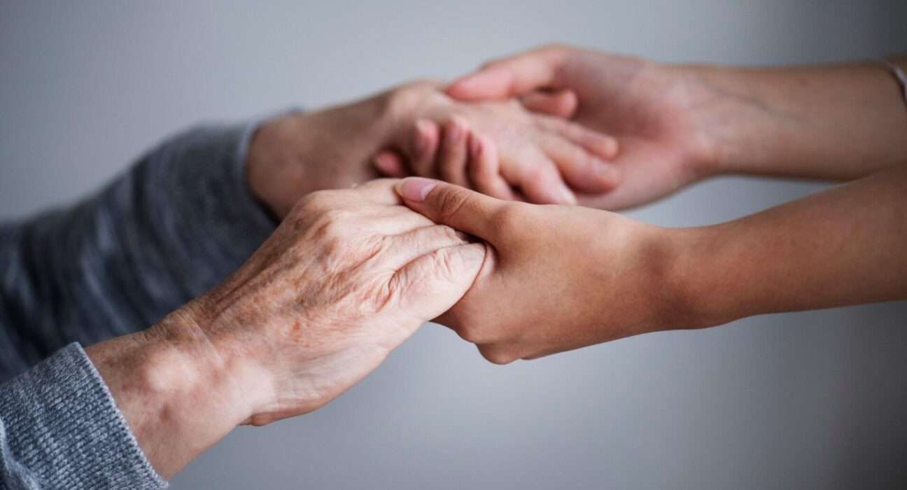 Casos de Parkinson devem dobrar até 2050: conheça os sinais de alerta e o que a ciência diz sobre retardar a doença Saúde