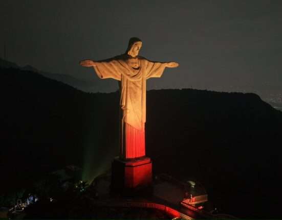 Cristo Redentor ganha cores especiais para anunciar o Totus Tuus Mariae Festival 2026 em homenagem à Nossa Senhora de Guadalupe Dicas