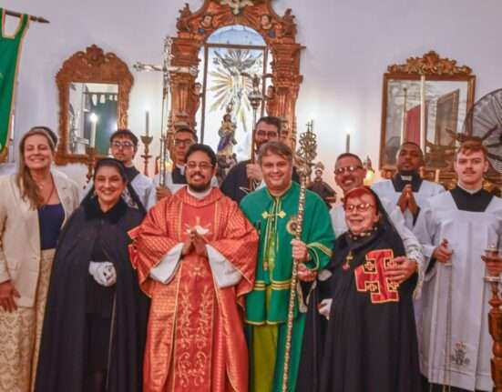 Cerimônia de restituição das peças sacras da igreja de Nossa Senhora da Lapa dos Mercadores Rio de janeiro