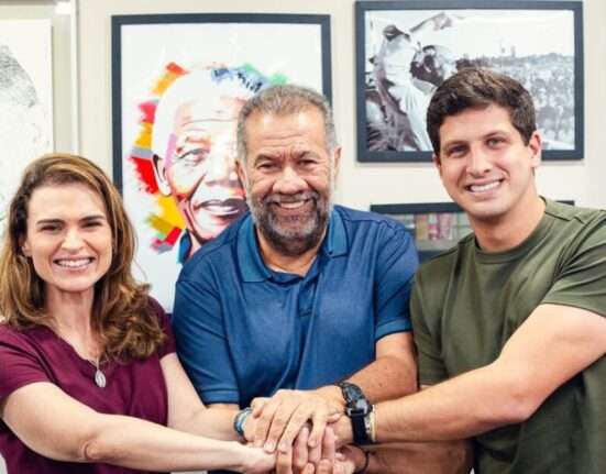Carlos Lupi, com João Campos e Marília Arraes, no Recife Colunismo Social