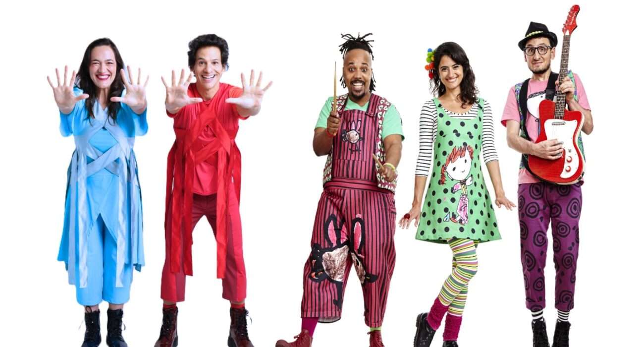 Tiquequê apresenta "Coleções": um inventário de afetos e encontros Com participação especial do Grupo Triii Teatro