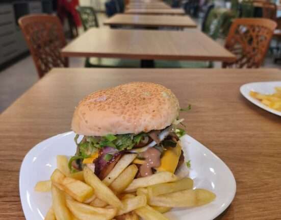 Evento celebra Dia Mundial do Hambúrguer com sanduíches à vontade em Goiânia Gastronomia
