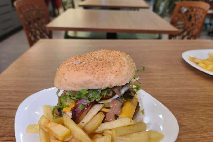 Evento celebra Dia Mundial do Hambúrguer com sanduíches à vontade em Goiânia Gastronomia