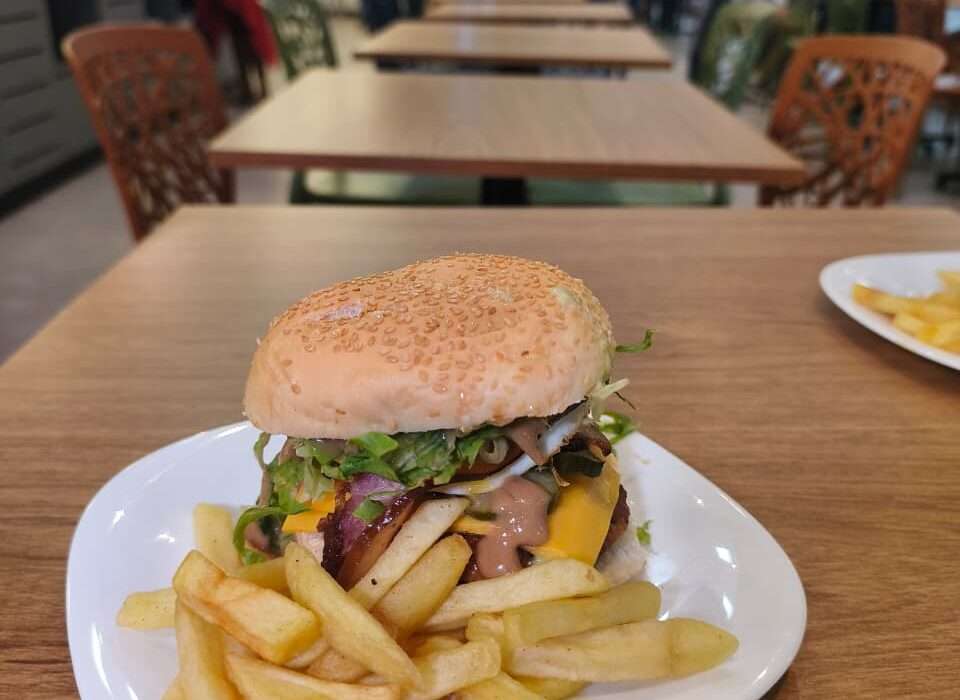 Evento celebra Dia Mundial do Hambúrguer com sanduíches à vontade em Goiânia Gastronomia
