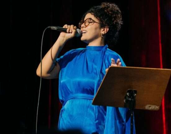 Rebecca Pacheco abre cerimônia do 4º Prêmio Engenho Mulher com pocket show agro