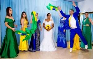 Estilista Edson Eddel transforma paixão pelo Brasil em luxo: coleção de noivas inspirada na Copa encanta o Brasil Colunismo Social