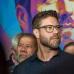 Carlos Lupi, do PDT, e Edinho Silva, do PT, participam do lançamento das pré-candidaturas de Requião Filho e Gleisi Hoffmann, no Paraná Rio de janeiro
