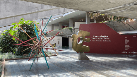 Arte feita em Brasília ganha protagonismo em grande exposição no Teatro Nacional Artes