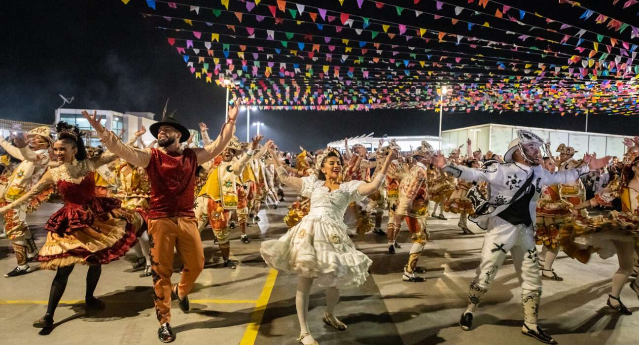 10º Arraiá do JK Shopping promete três dias de música, quadrilhas e tradição junina no DF Diversão