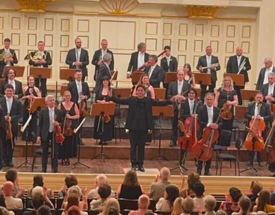 Maestro Cláudio Cohen rege obras de Mozart em Salzburg, terra natal do compositor austríaco Música