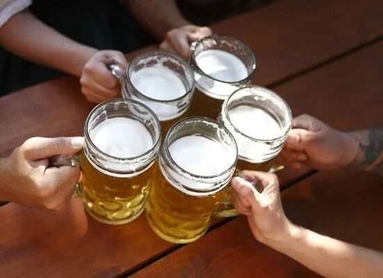 Feriados e confraternizações impulsionam consumo de chopp em Goiás Moda
