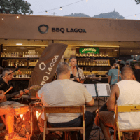 BBQ Lagoa comemora 1 ano com inauguração de adega de vinhos e edição especial do projeto "Jim Beam apresenta Sol e Som" Internacional