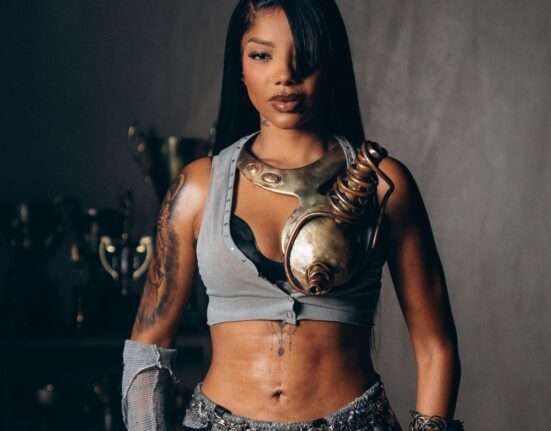 LUDMILLA anuncia sua 2ª convidada para “Fragmentos: A Experiência” AJULIACOSTA se junta a DUQUESA no show do dia 23 de julho, no Qualistage Rio de janeiro
