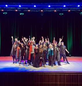 post Um Reles Potter – O Musical transporta o público para a escola de bruxaria mais famosa do mundo Montagem da Bailacci é inspirada no universo bruxo Teatro Um Reles Potter – O Musical transporta o público para a escola de bruxaria mais famosa do mundo Montagem da Bailacci é inspirada no universo bruxo Teatro