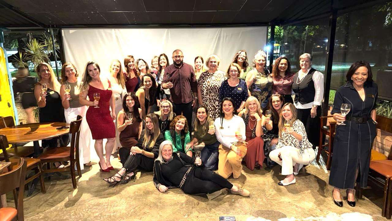post Comunidade Mulheres do Vinho de Brasília celebra 1 ano com almoço exclusivo na capital Gastronomia Comunidade Mulheres do Vinho de Brasília celebra 1 ano com almoço exclusivo na capital Gastronomia