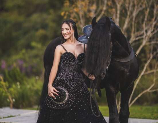 Luxo e alta-costura: Edson Eddel transforma debutante em obra de arte com criação exclusiva Colunismo Social
