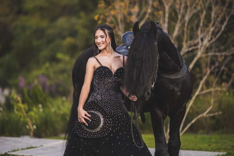 Luxo e alta-costura: Edson Eddel transforma debutante em obra de arte com criação exclusiva Colunismo Social