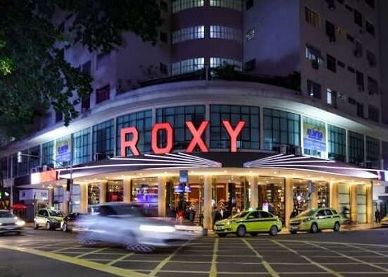 Férias aquecem o turismo e fortalecem o Roxy Dinner Show como um dos principais produtos turísticos do Rio para receber visitantes de todo o Brasil e do exterior Rio de janeiro