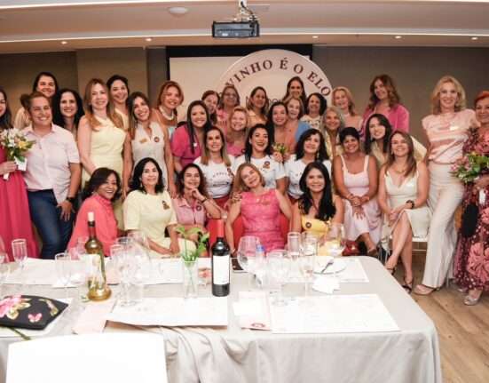 Mulheres do Vinho de Brasília celebram 1 ano com almoço memorável e lançamento de Podcast Geral