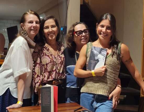 Isabela Goulart lançou "Pedaços de mim”, no Espaço Multifoco Colunismo Social