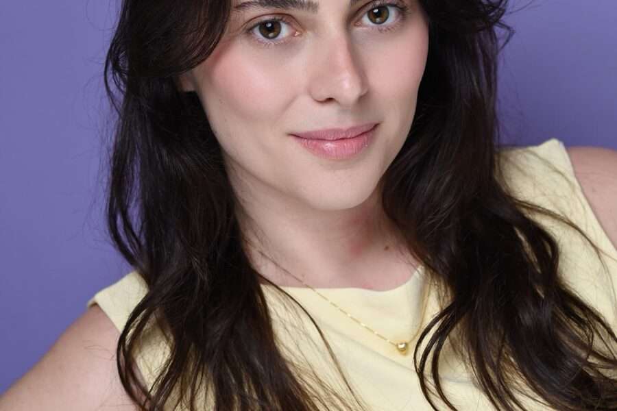 Atriz brasiliense Nicole Basevi amplia carreira entre cinema e teatro em Los Angeles Celebridades