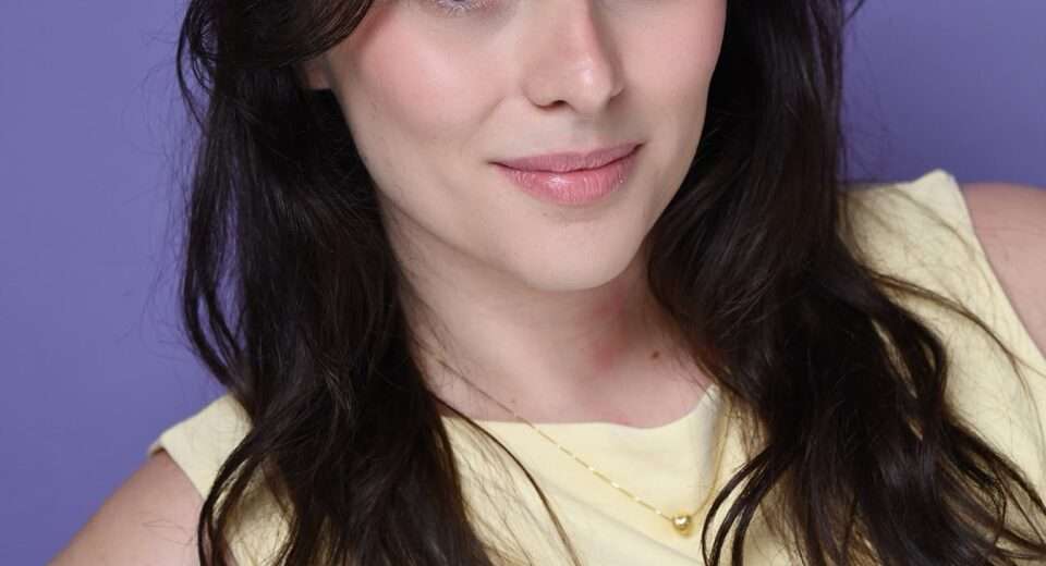 Atriz brasiliense Nicole Basevi amplia carreira entre cinema e teatro em Los Angeles Celebridades